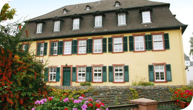 Kontakt zu Zahnarzt Dr. Lukas Hagen